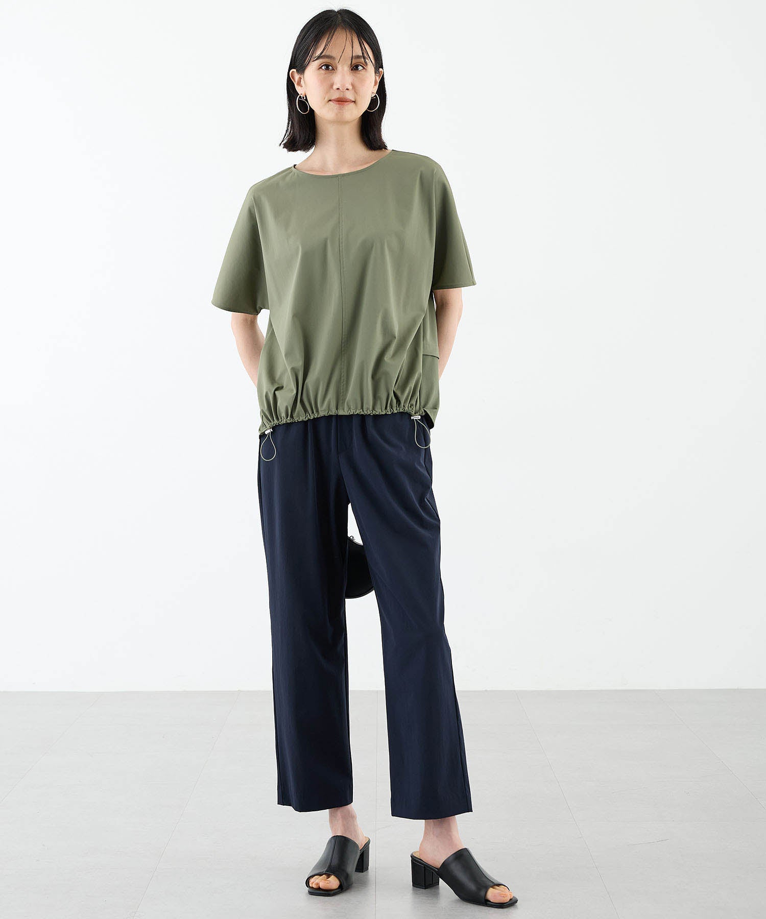 エーシーデザインバイアルファキュービック A/C DESIGN BY ALPHA CUBIC 【美モーション】ストレッチナイロンラッシュストレートパンツ【接触冷感・UVカット・撥水・ウエストゴム】 (ネイビー) ネイビー