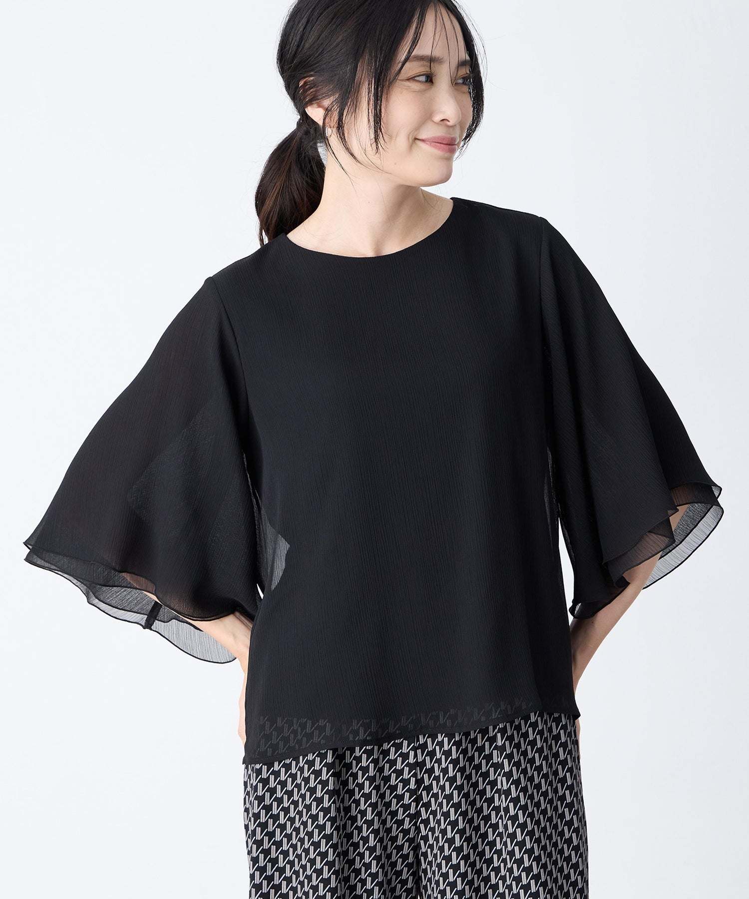 エーシーデザインバイアルファキュービック A/C DESIGN BY ALPHA CUBIC シアーケープスリーブプルオーバー (ブルー) ブルー