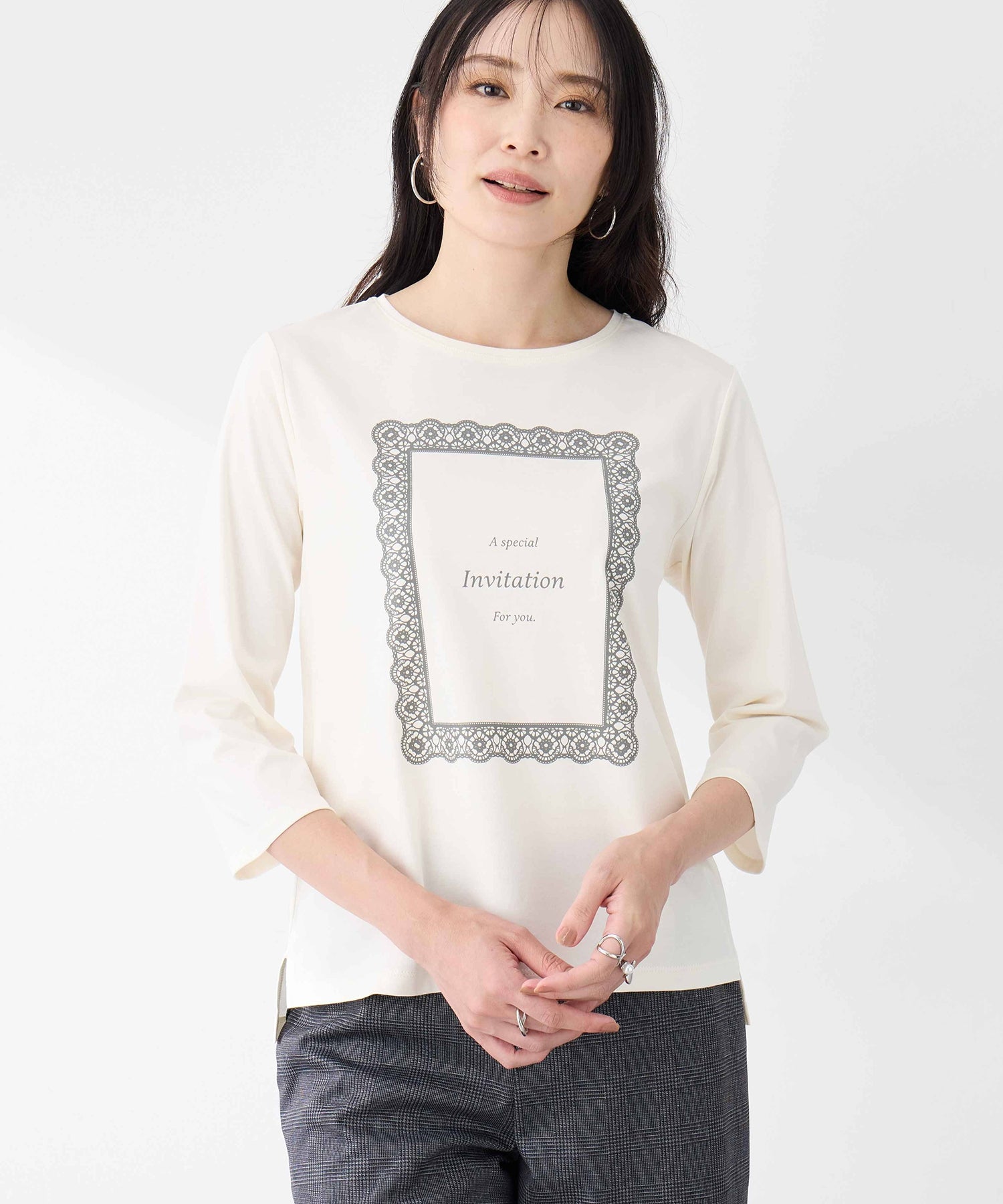 エーシーデザインバイアルファキュービック A/C DESIGN BY ALPHA CUBIC レースロゴTシャツ (オフホワイト) オフホワイト