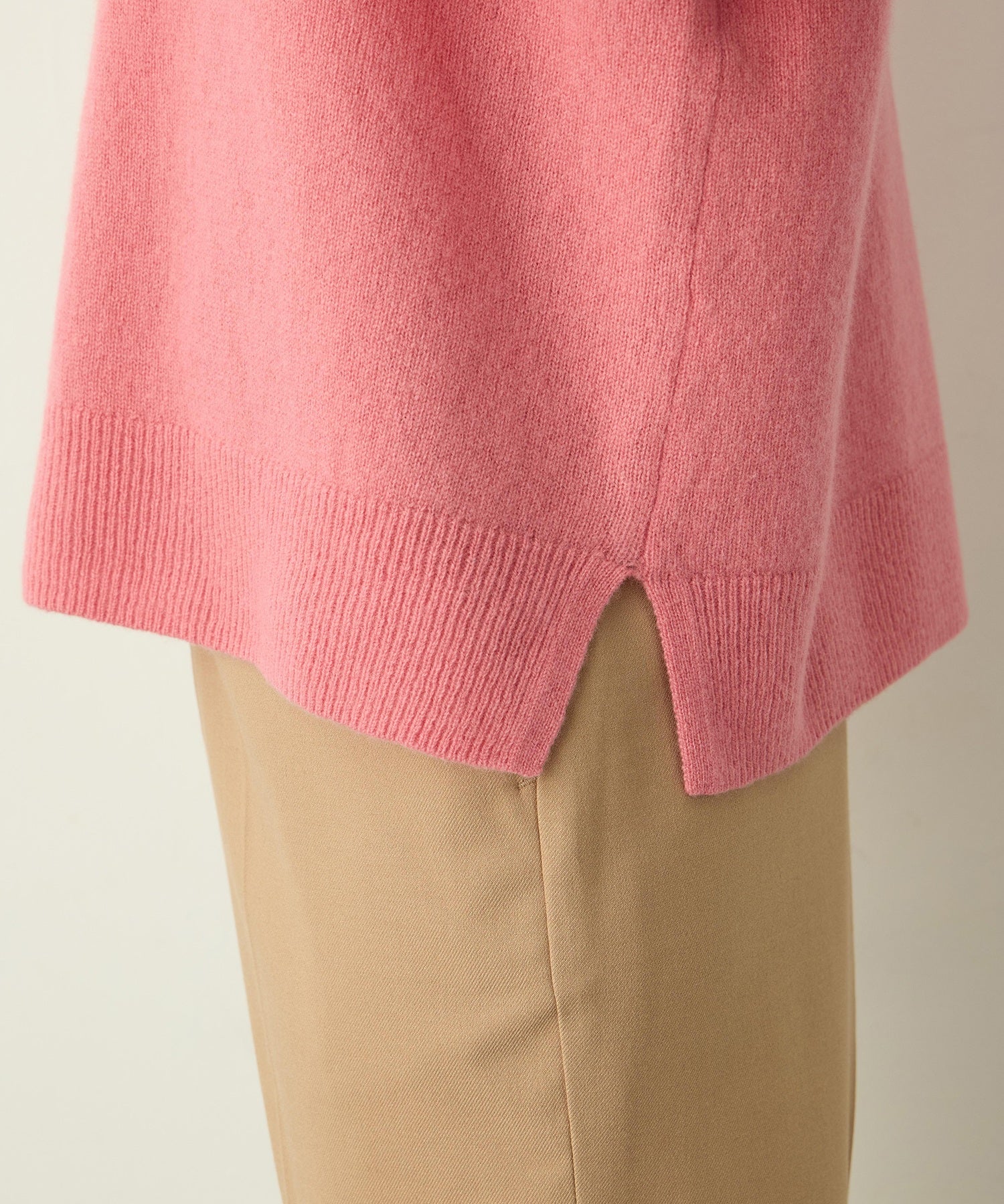 エーシーデザインバイアルファキュービック A/C DESIGN BY ALPHA CUBIC ウールカシミヤプルオーバー (オフホワイト) オフホワイト