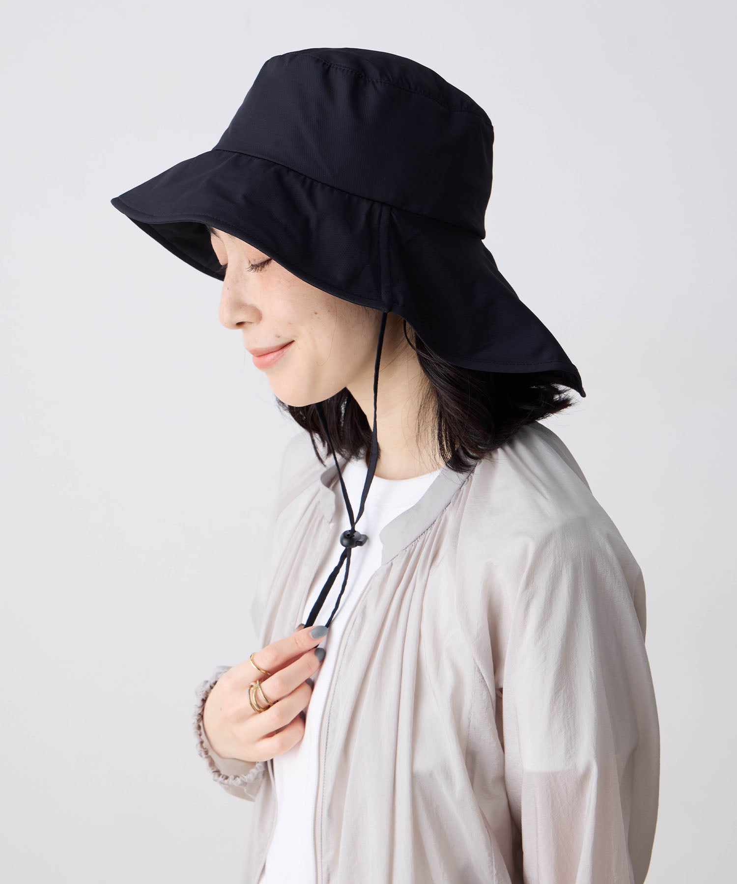 エーシーデザインバイアルファキュービック A/C DESIGN BY ALPHA CUBIC 【Wpc.】UVカット接触冷感コンパクトエアリーハット【超軽量55g 帽子 ハット つば部分 完全遮光100%&完全UVカット100%生地 UPF50+ あご紐 (ベージュ) ベージュ