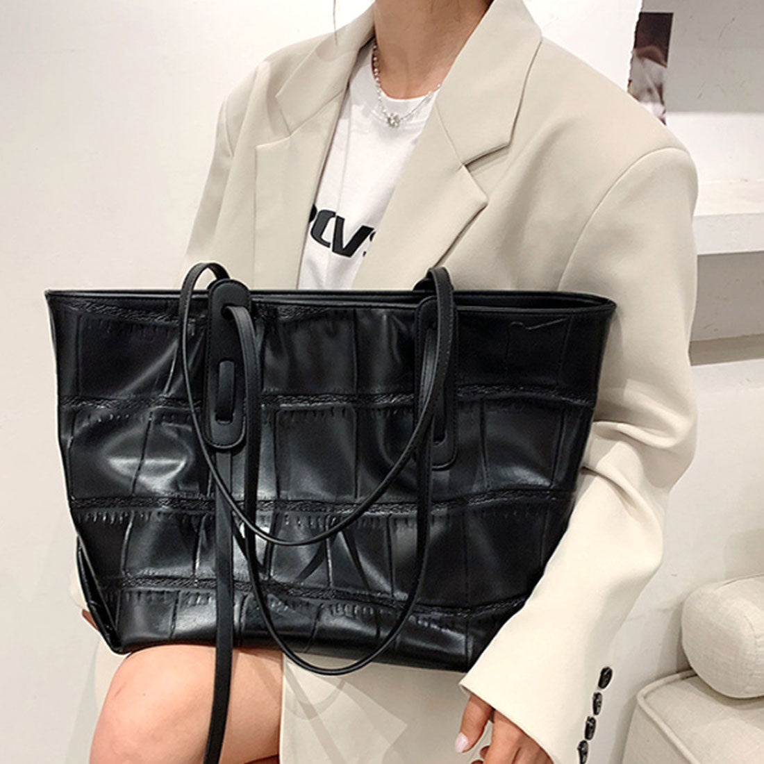 Amuret Amulet將大容量袋推回了女士手提袋20和30年代韓國時尚韓國辦公室休閒上下班