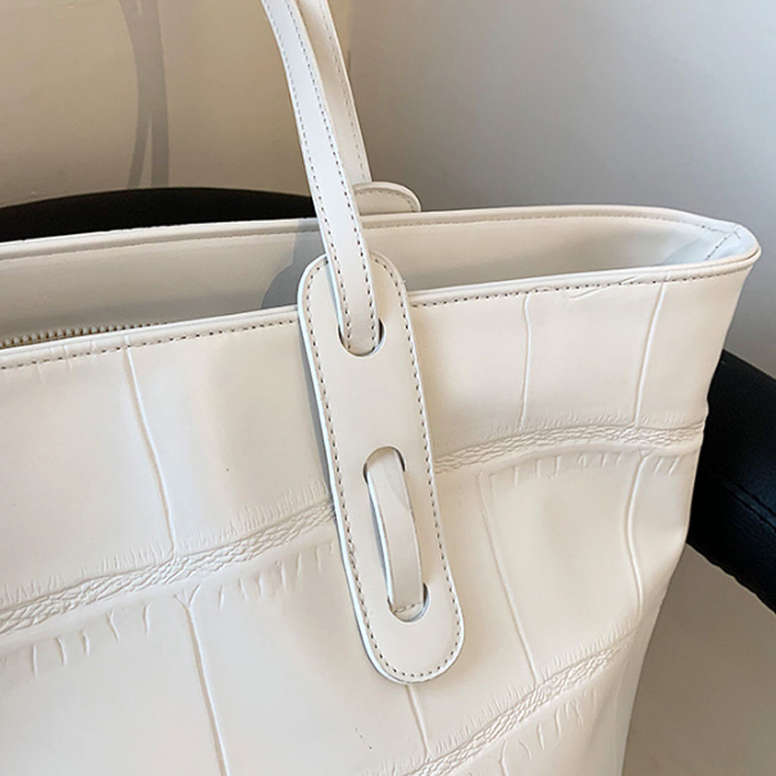 Amuret Amulet將大容量袋推回了女士手提袋20和30年代韓國時尚韓國辦公室休閒上下班