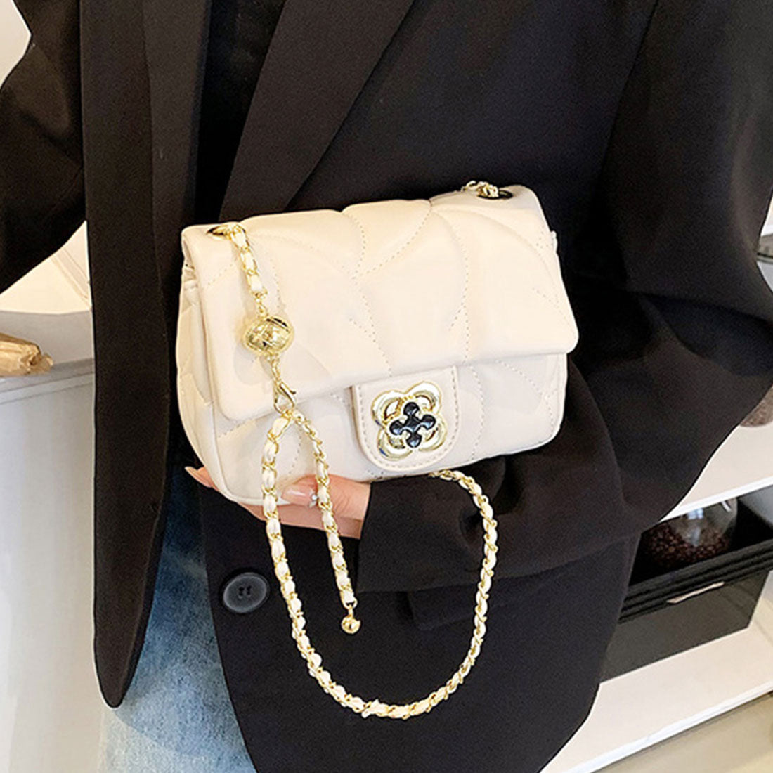 アミュレット Amulet キルティングショルダーバッグ レディース かばん 10代 20代 30代 韓国ファッション 可愛い パーティー コンパクト 金具デザイン (ホワイト) ホワイト