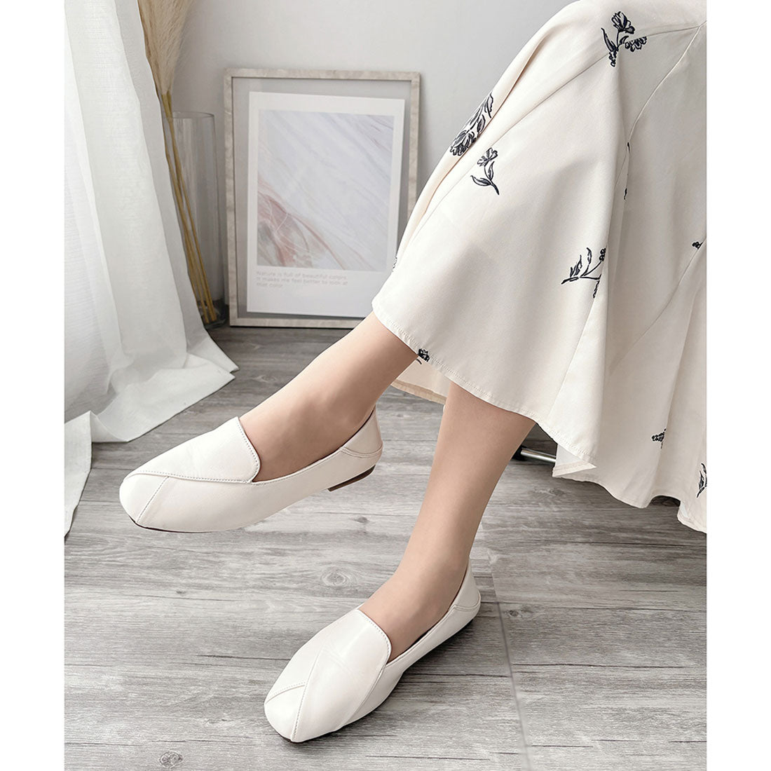 アミュレット Amulet スクエアトゥフラットシューズ レディース 楽ちん ローヒール ぺたんこ 上品 大人カジュアル シンプル 通勤 通学 軽量 痛くない 白 黒 きれいめ (ホワイト) ホワイト