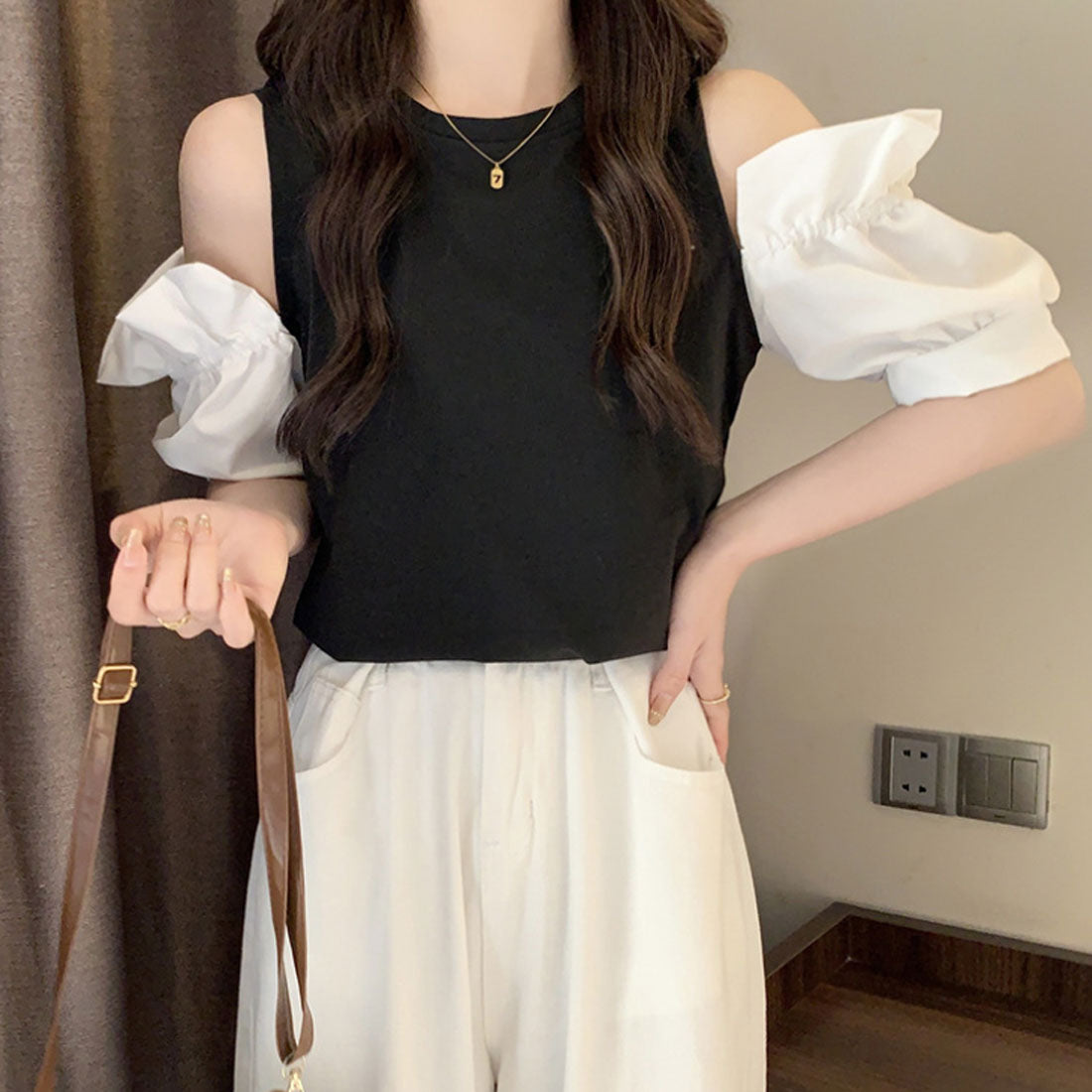 アミュレット Amulet オープンショルダーブラウス 春 夏服 秋 韓国ファッション 10代 20代 30代 肩出し 切り替え パフスリーブ ガーリー 大人カジュアル (ホワイト) ホワイト