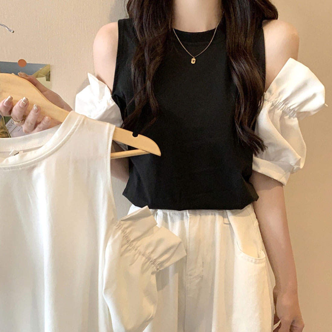 アミュレット Amulet オープンショルダーブラウス 春 夏服 秋 韓国ファッション 10代 20代 30代 肩出し 切り替え パフスリーブ ガーリー 大人カジュアル (ホワイト) ホワイト