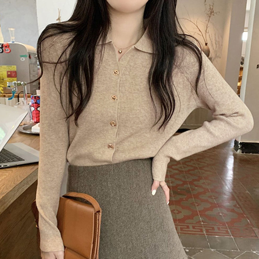 アミュレット Amulet 襟付きリブニットトップス 春 秋 冬 韓国ファッション 10代 20代 30代 レディース ボタン シンプル 黒 白 おしゃれ 細見え 大人カジュアル (ベージュ) ベージュ