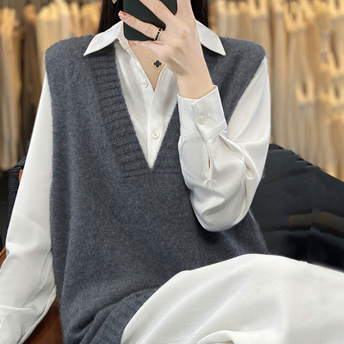 アミュレット Amulet オーバーVネックベスト 秋 冬 韓国ファッション 10代 20代 30代 レディース 暖かい 可愛い 大人カジュアル 黒 白 レイヤードアイテム