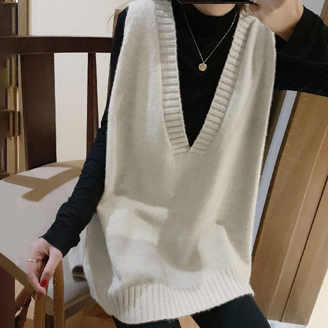 アミュレット Amulet オーバーVネックベスト 秋 冬 韓国ファッション 10代 20代 30代 レディース 暖かい 可愛い 大人カジュアル 黒 白 レイヤードアイテム