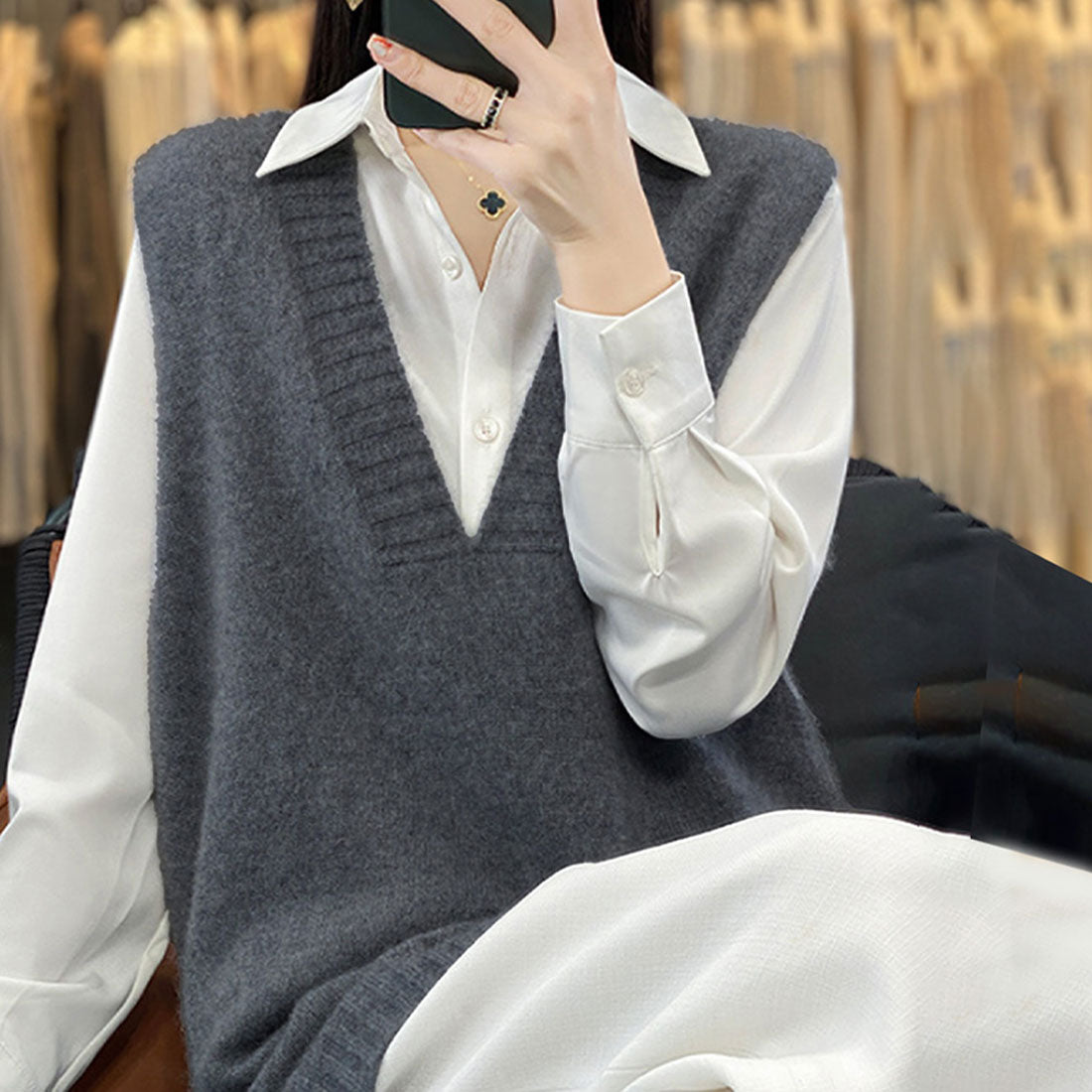 アミュレット Amulet オーバーVネックベスト 秋 冬 韓国ファッション 10代 20代 30代 レディース 暖かい 可愛い 大人カジュアル 黒 白 レイヤードアイテム