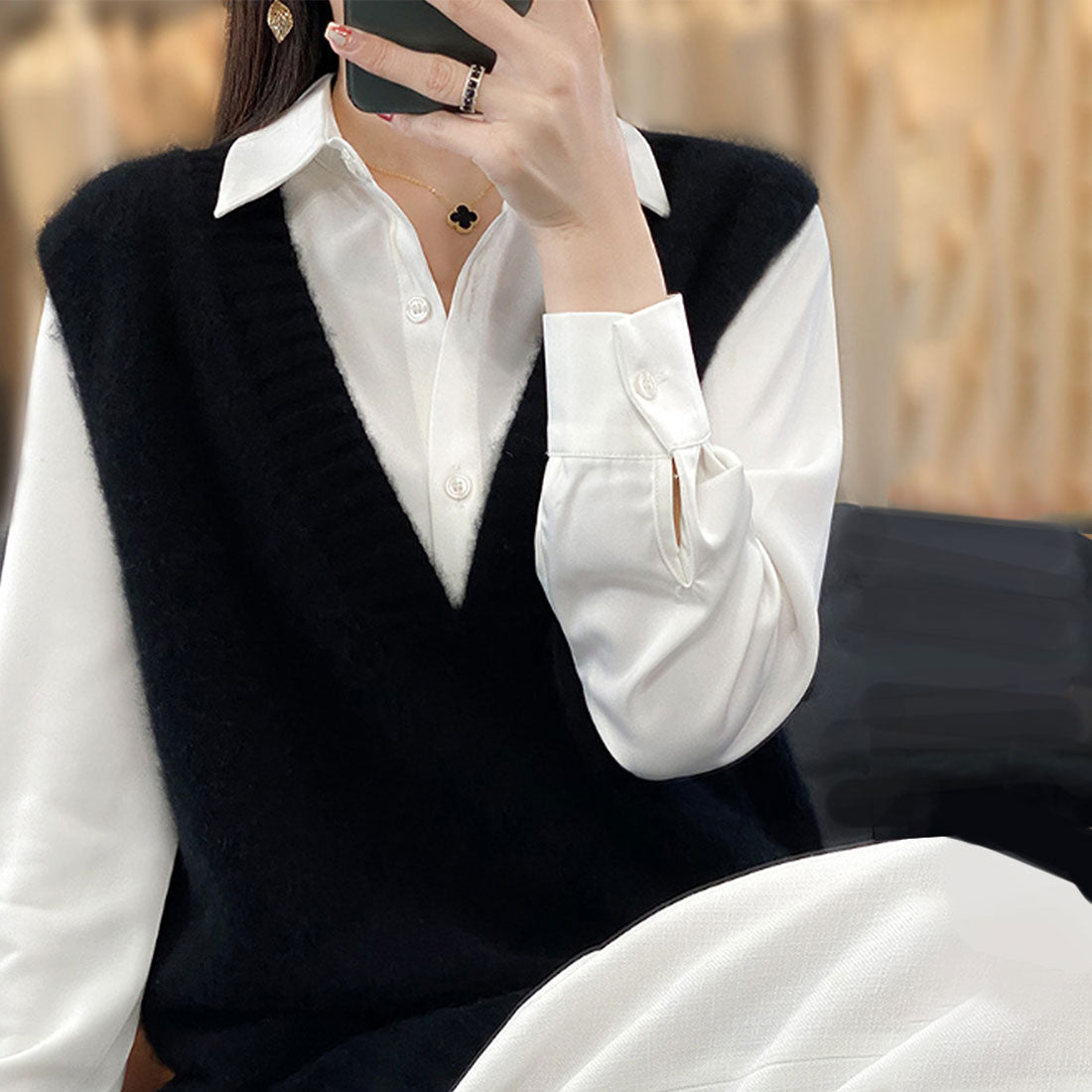 アミュレット Amulet オーバーVネックベスト 秋 冬 韓国ファッション 10代 20代 30代 レディース 暖かい 可愛い 大人カジュアル 黒 白 レイヤードアイテム