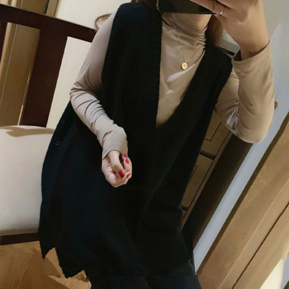 アミュレット Amulet オーバーVネックベスト 秋 冬 韓国ファッション 10代 20代 30代 レディース 暖かい 可愛い 大人カジュアル 黒 白 レイヤードアイテム