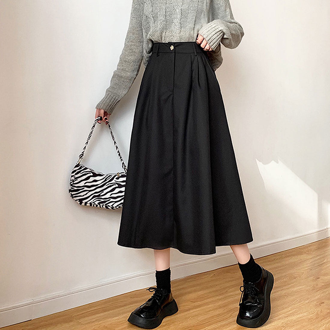 Amulet Mid-length pleated skirt for women, for teens, 20s, 30s, Korean fashion, casual, cute, elegant, flared, simple, plain, for spring, summer, fall, and winter