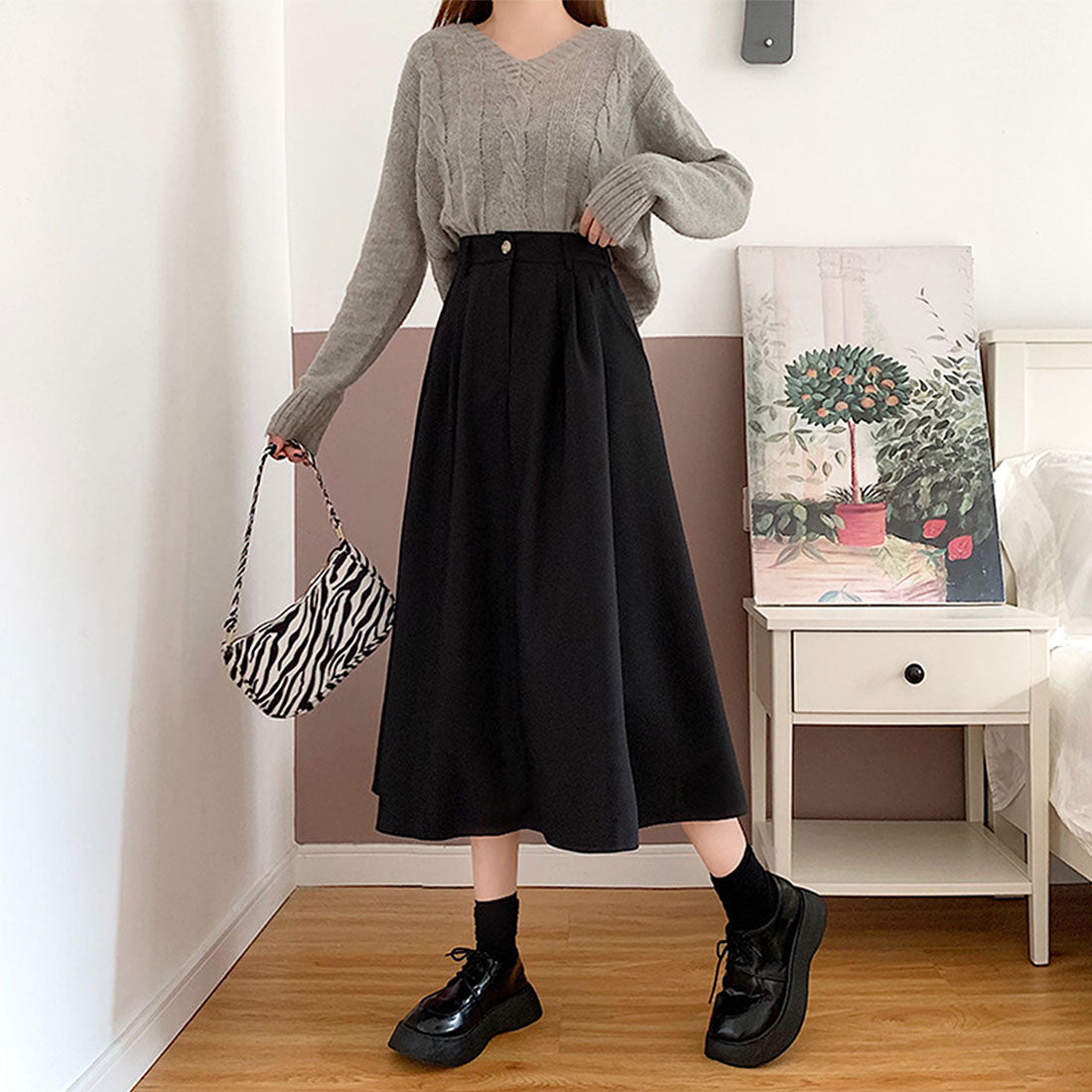 Amulet Mid-length pleated skirt for women, for teens, 20s, 30s, Korean fashion, casual, cute, elegant, flared, simple, plain, for spring, summer, fall, and winter