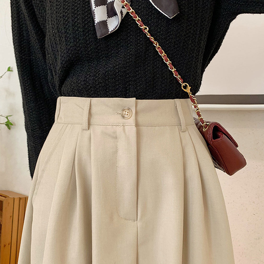 Amulet Mid-length pleated skirt for women, for teens, 20s, 30s, Korean fashion, casual, cute, elegant, flared, simple, plain, for spring, summer, fall, and winter