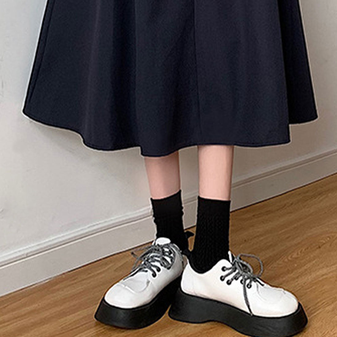 Amulet Mid-length pleated skirt for women, for teens, 20s, 30s, Korean fashion, casual, cute, elegant, flared, simple, plain, for spring, summer, fall, and winter