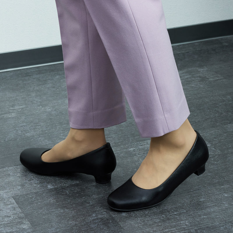 アキュアーズ AcureZ 仕事でも活躍!約3cmヒールのスクエアトゥパンプス (ブラック) ブラック