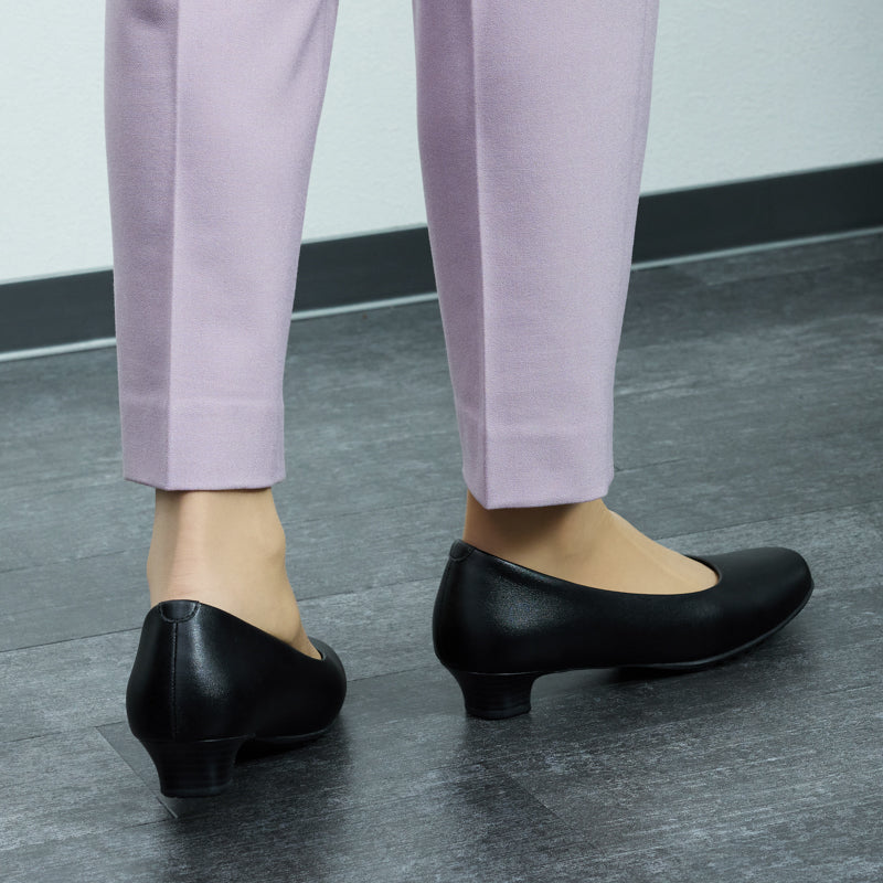 アキュアーズ AcureZ 仕事でも活躍!約3cmヒールのスクエアトゥパンプス (ブラック) ブラック