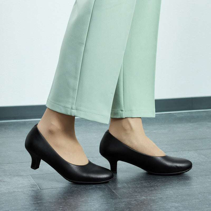 アキュアーズ AcureZ 仕事でも活躍!約5cmヒールのラウンドトゥパンプス (ブラック) ブラック