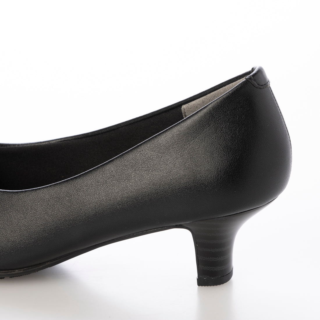 "AcureZ 仕事でも活躍!約5cmヒールのラウンドトゥパンプス" translates to "AcureZ: Active in Work! Approximately 5cm Heel Round Toe Pumps".