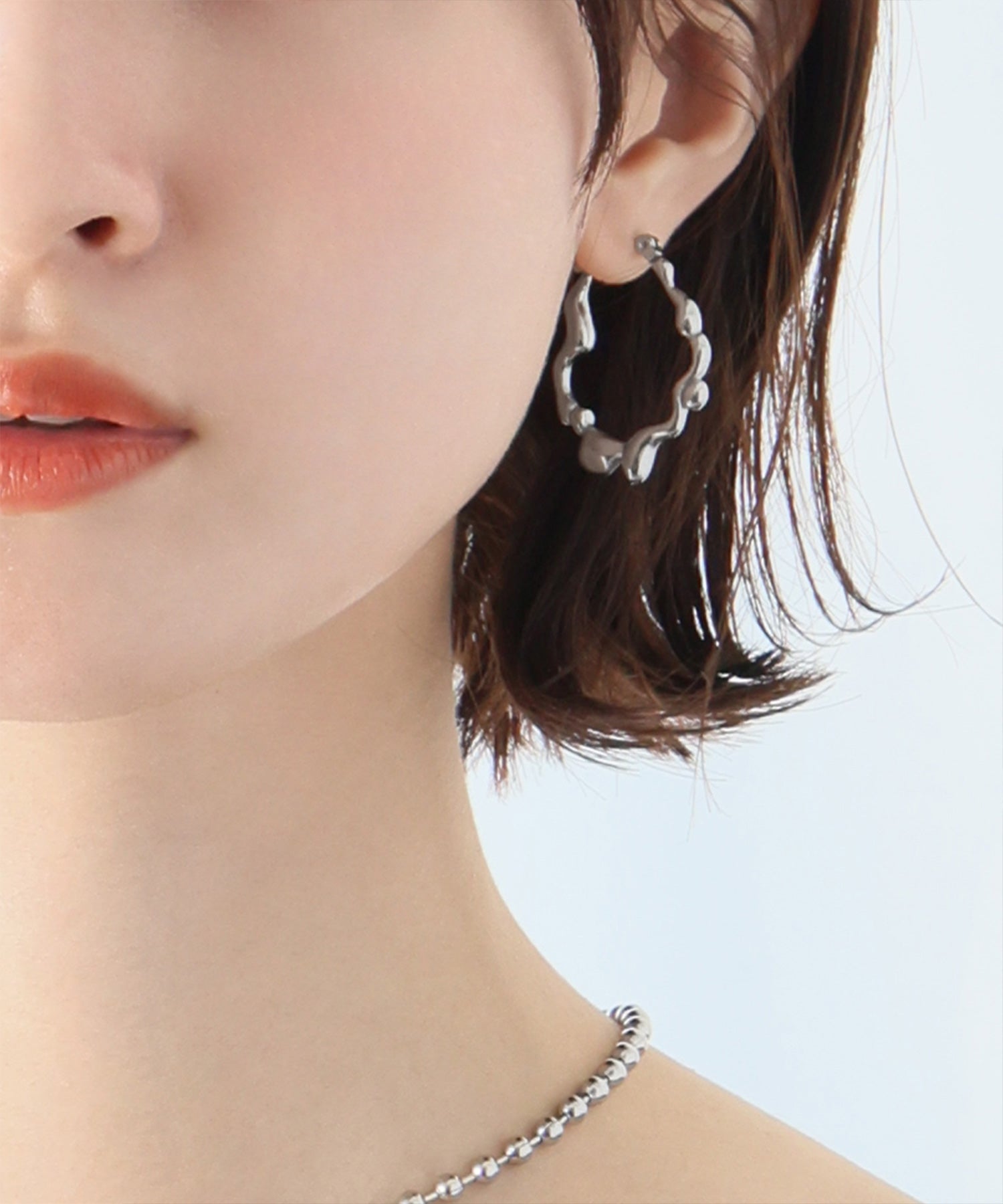 アンピルーラ Ampirula 変形ウェーブフープピアス (シルバー) シルバー