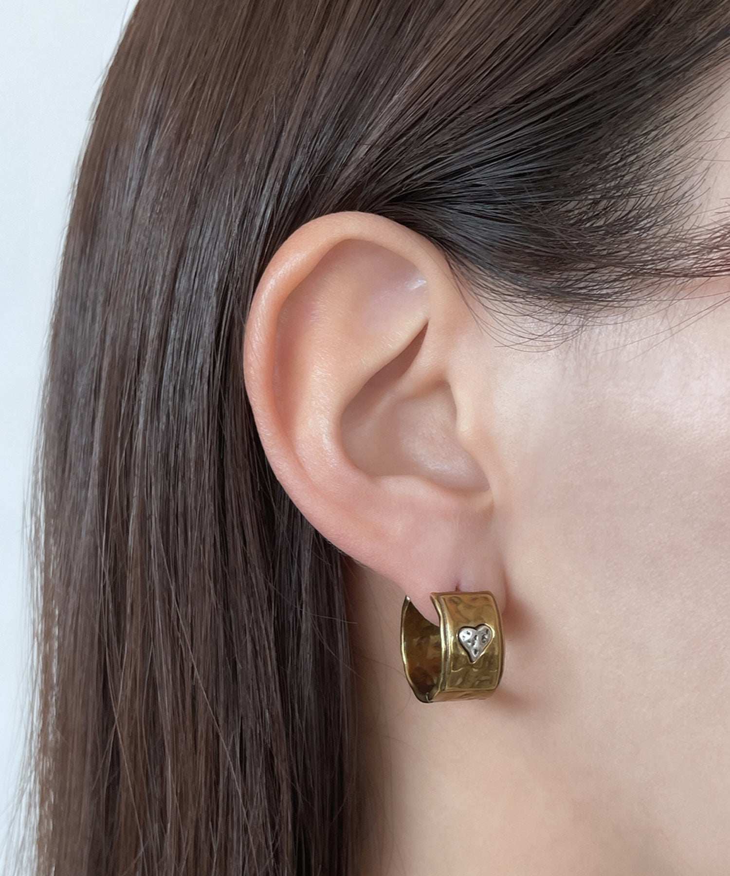 アンピルーラ Ampirula メタルハートワイドフープピアス (ゴールド) ゴールド