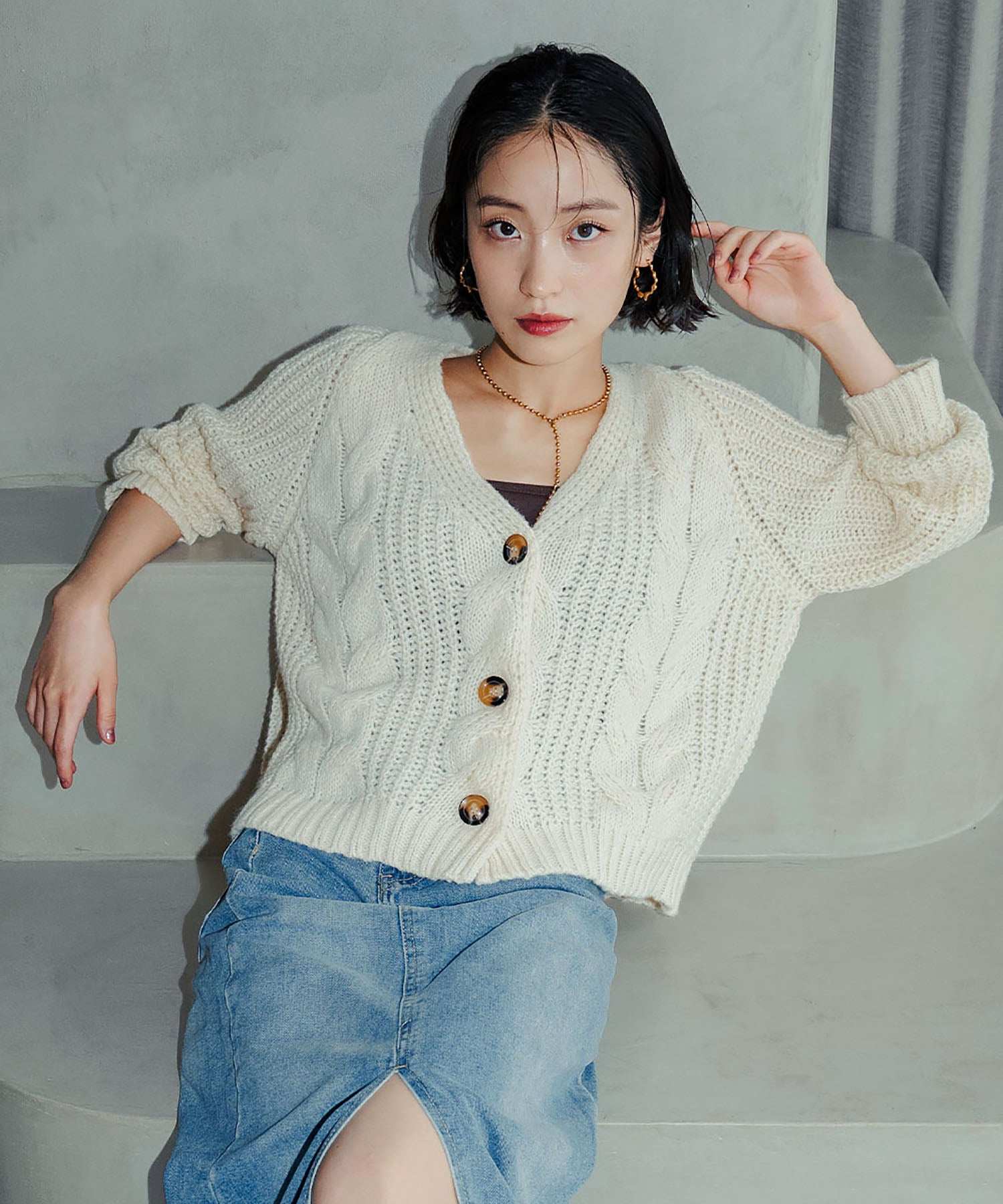 アンピルーラ Ampirula Vネックケーブルニットカーディガン (アイボリー) アイボリー