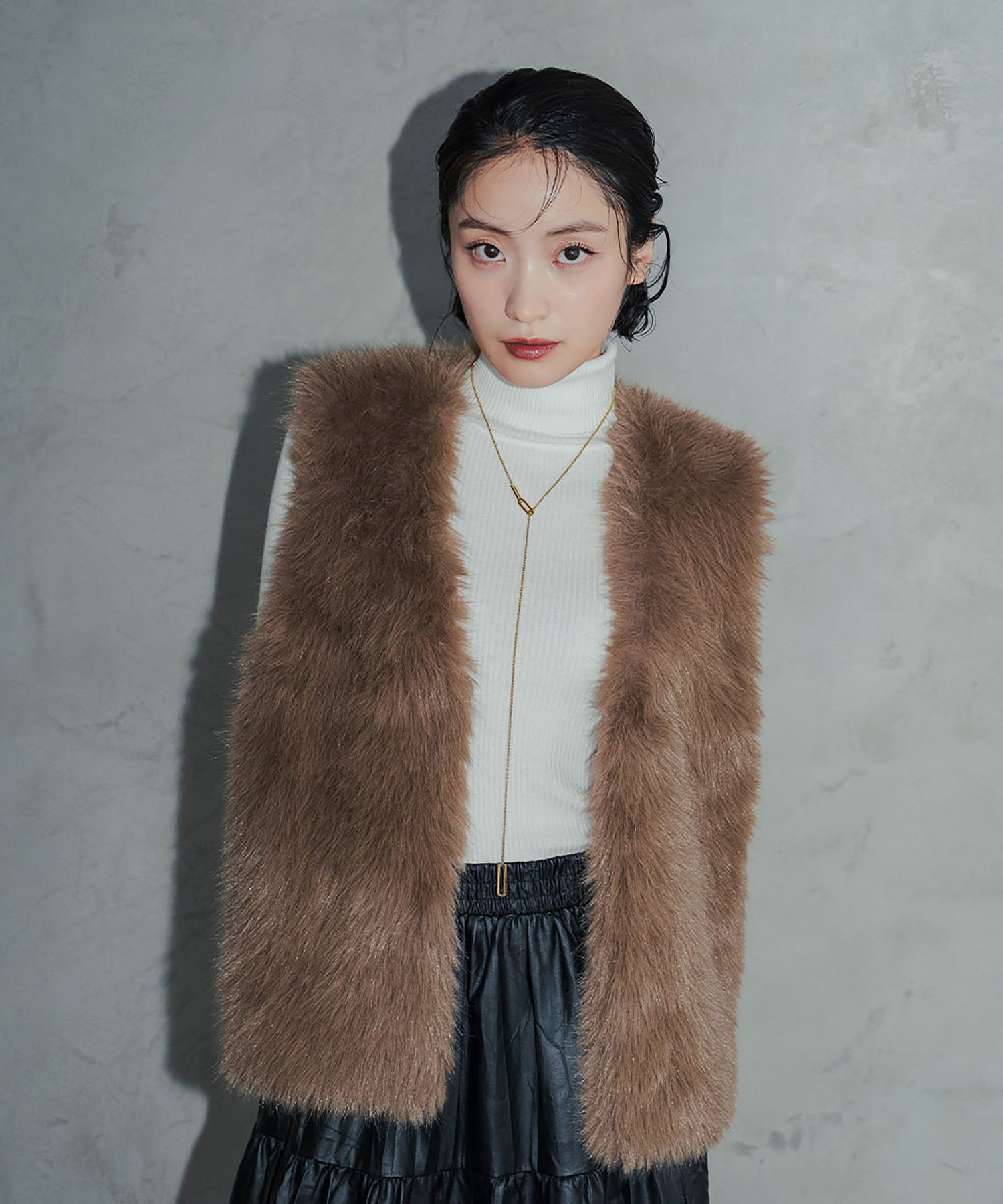 アンピルーラ Ampirula フェイクファージレベスト (ブラウン) ブラウン