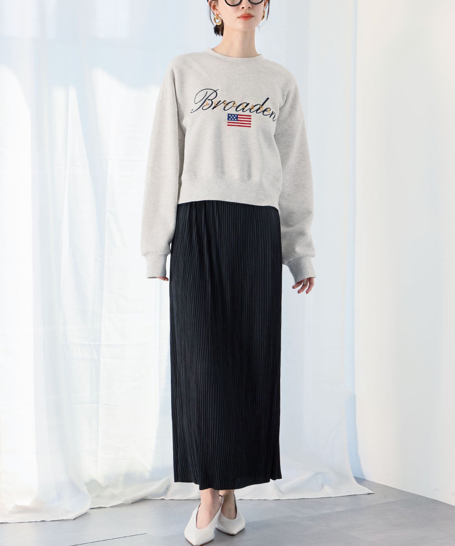 アンピルーラ Ampirula ロゴ×国旗刺繍 裏起毛ショート丈スウェット【洗える】 (ライトグレー) ライトグレー