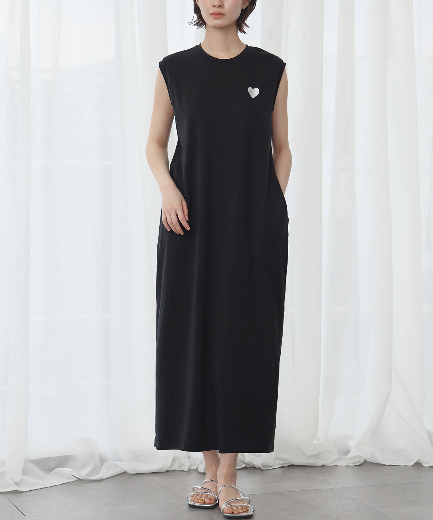 アンピルーラ Ampirula ワンポイントハート刺繍コクーンロングワンピース (ブラック) ブラック
