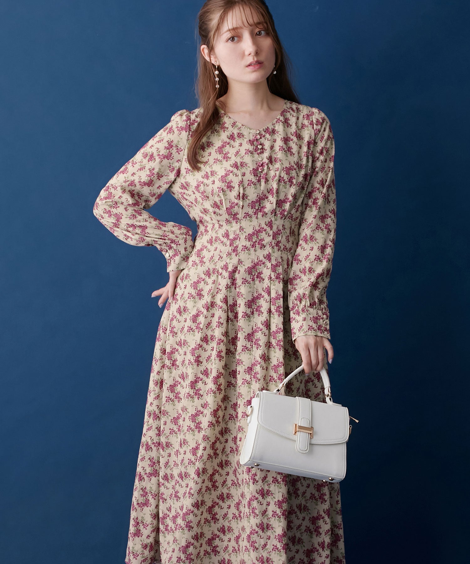 アロッタ Alotta 花柄プリントVネックワンピース