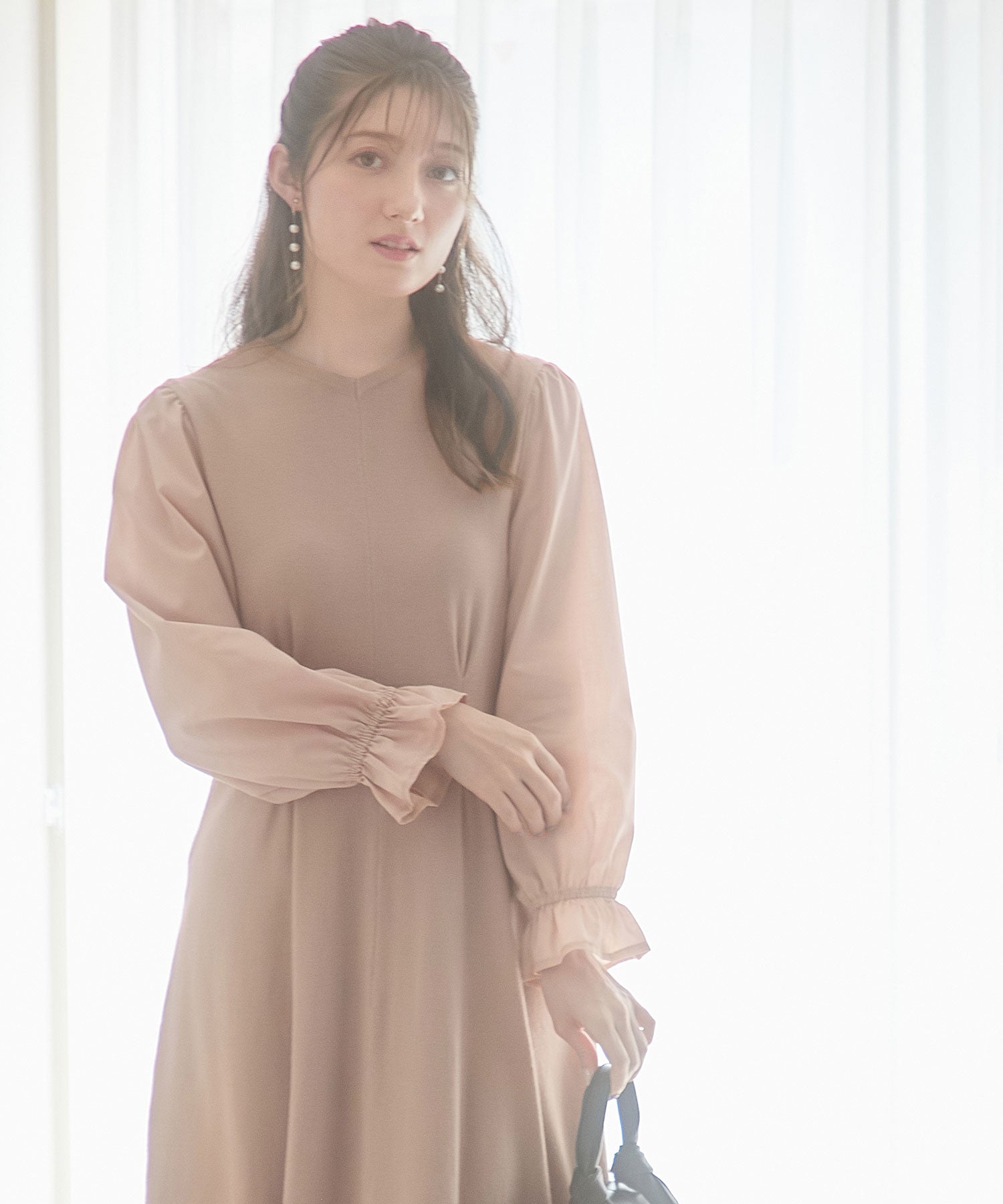 アロッタ Alotta 異素材キャンディー袖ニットワンピース (ベージュ) ベージュ