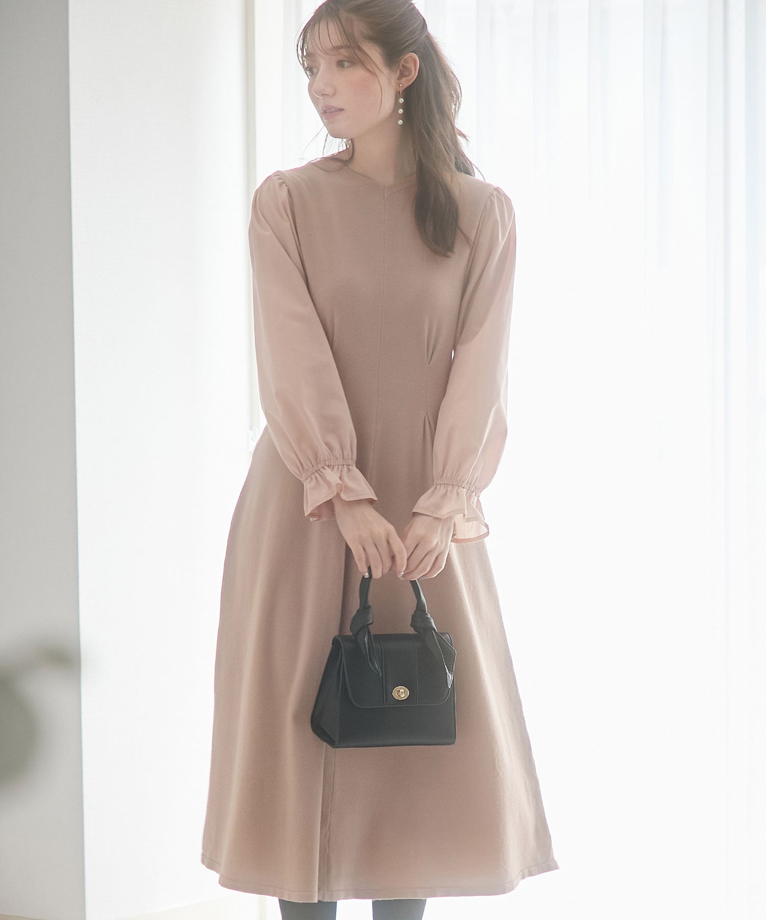 アロッタ Alotta 異素材キャンディー袖ニットワンピース (ベージュ) ベージュ