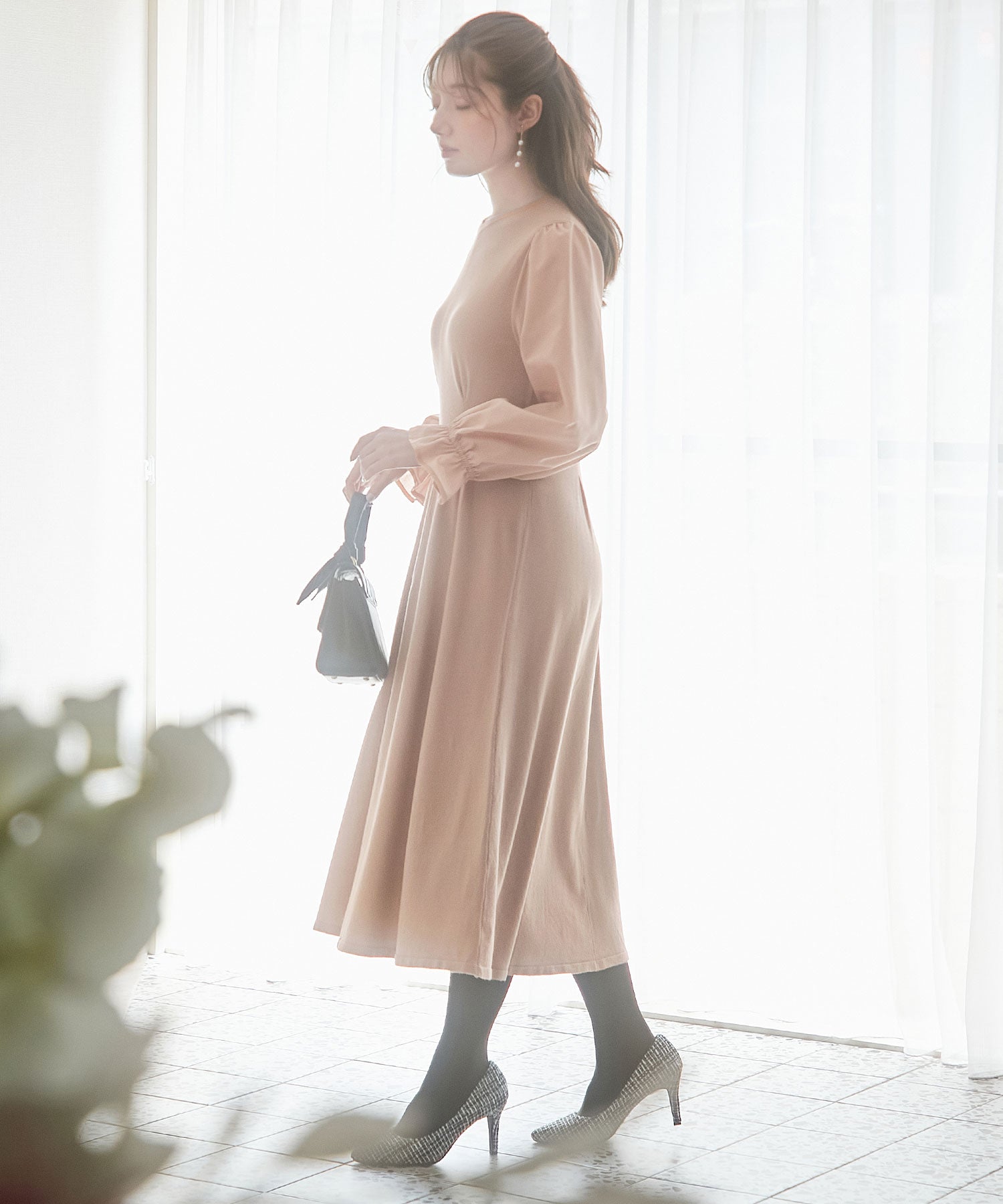 アロッタ Alotta 異素材キャンディー袖ニットワンピース (ベージュ) ベージュ