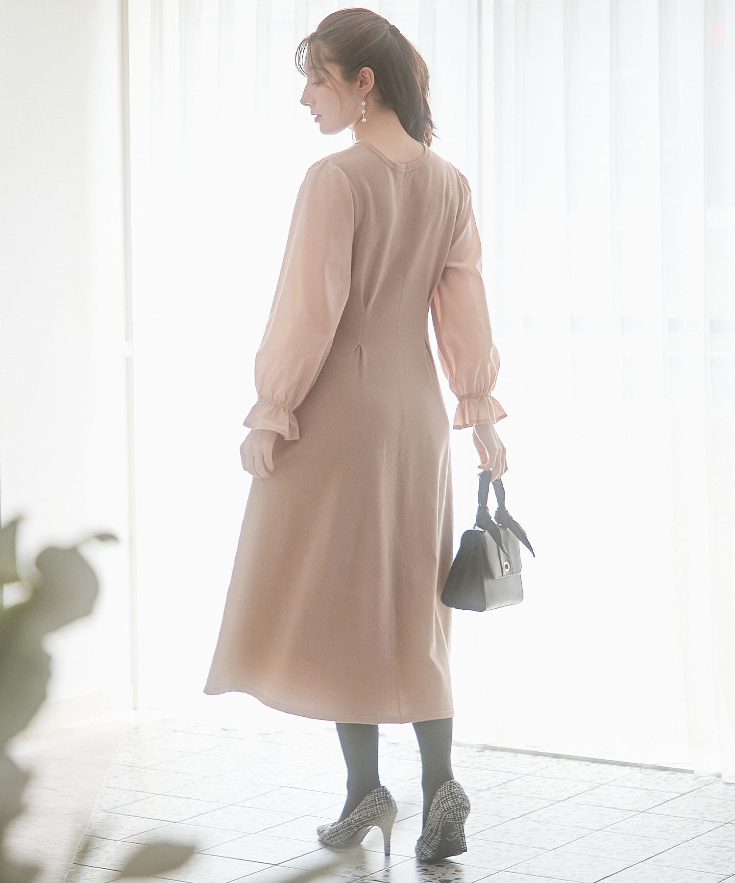 アロッタ Alotta 異素材キャンディー袖ニットワンピース (ベージュ) ベージュ