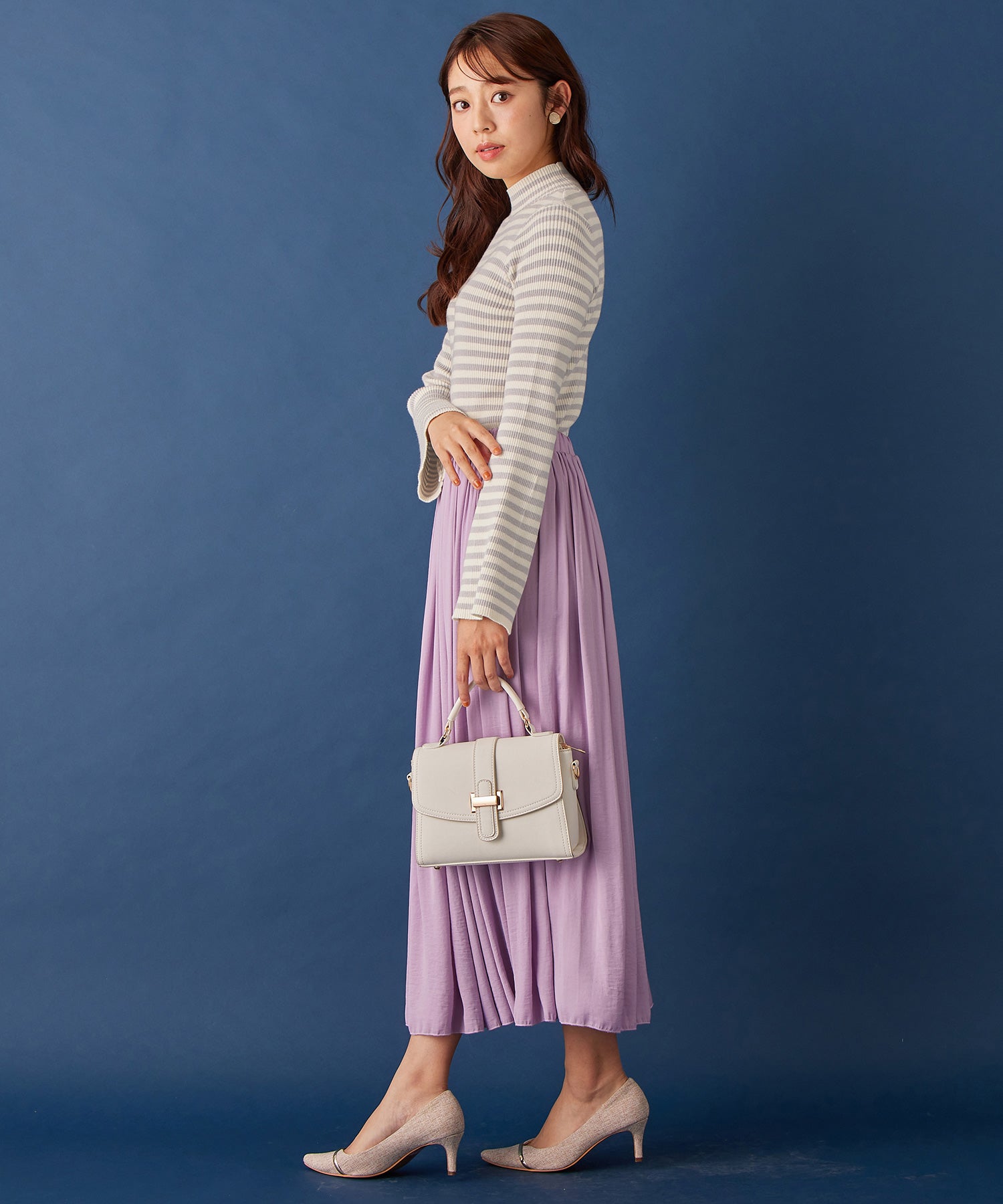 アロッタ Alotta フレアー袖ボーダーニットトップス (ブラック) ブラック