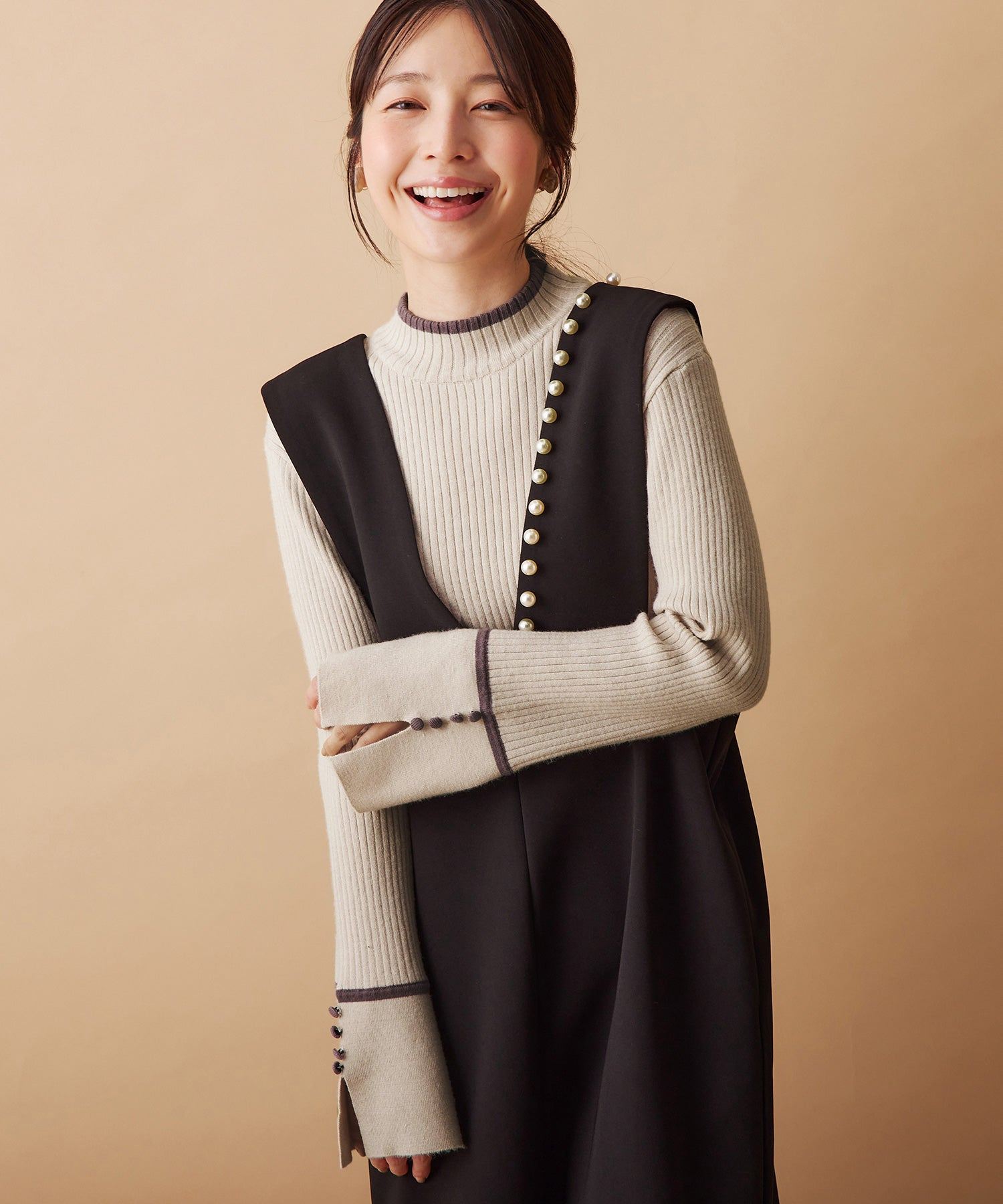 アロッタ Alotta 配色デザイン袖ボタンニットプルオーバー