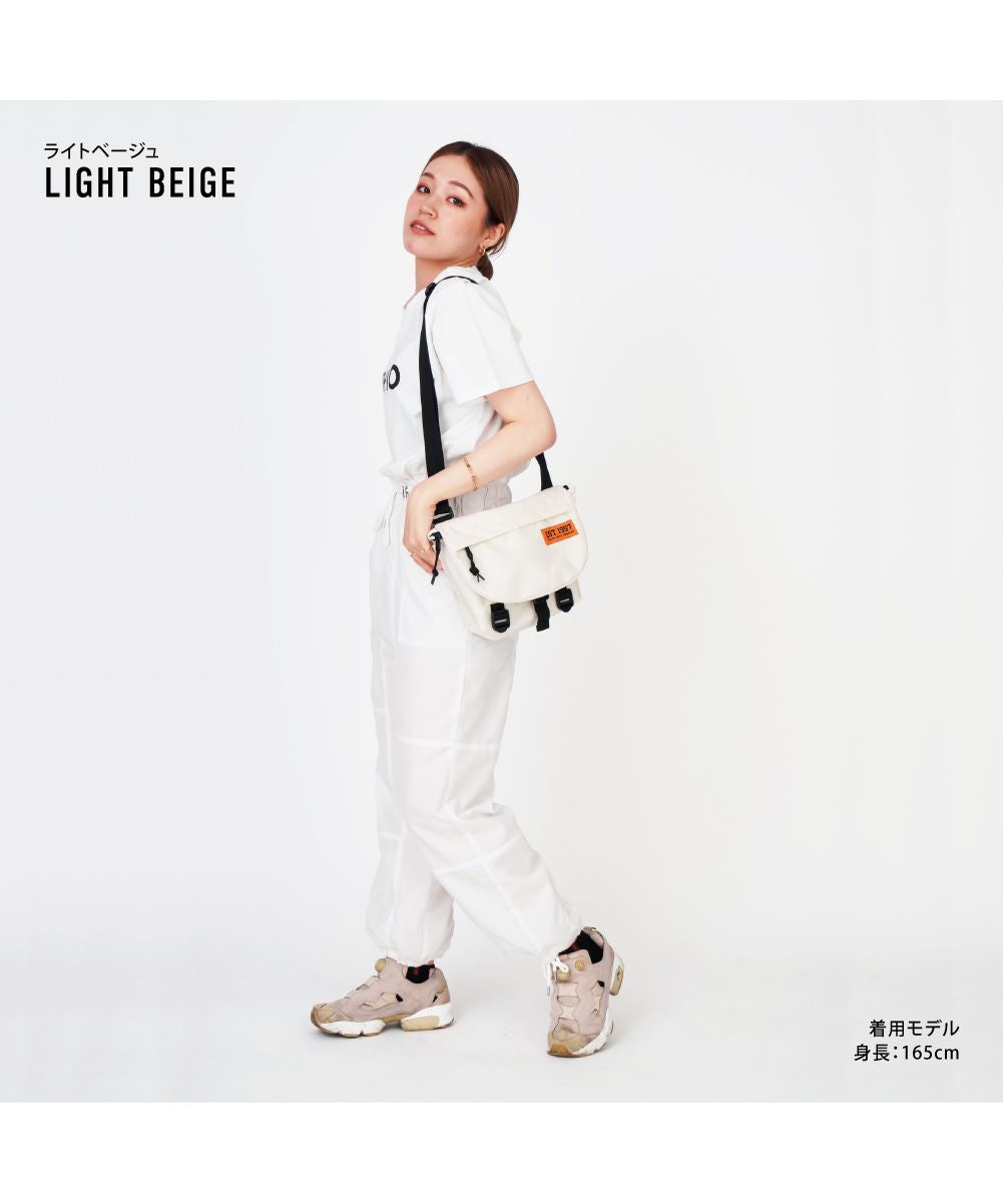 ランナー RUNNER アヴェンチュラ ショルダーバッグ メッセンジャーバッグ 斜め掛け 肩掛け シンプル 撥水素材 大人 女性 男性 男女兼用 大学生 高校生 女子 アウトドア カジ