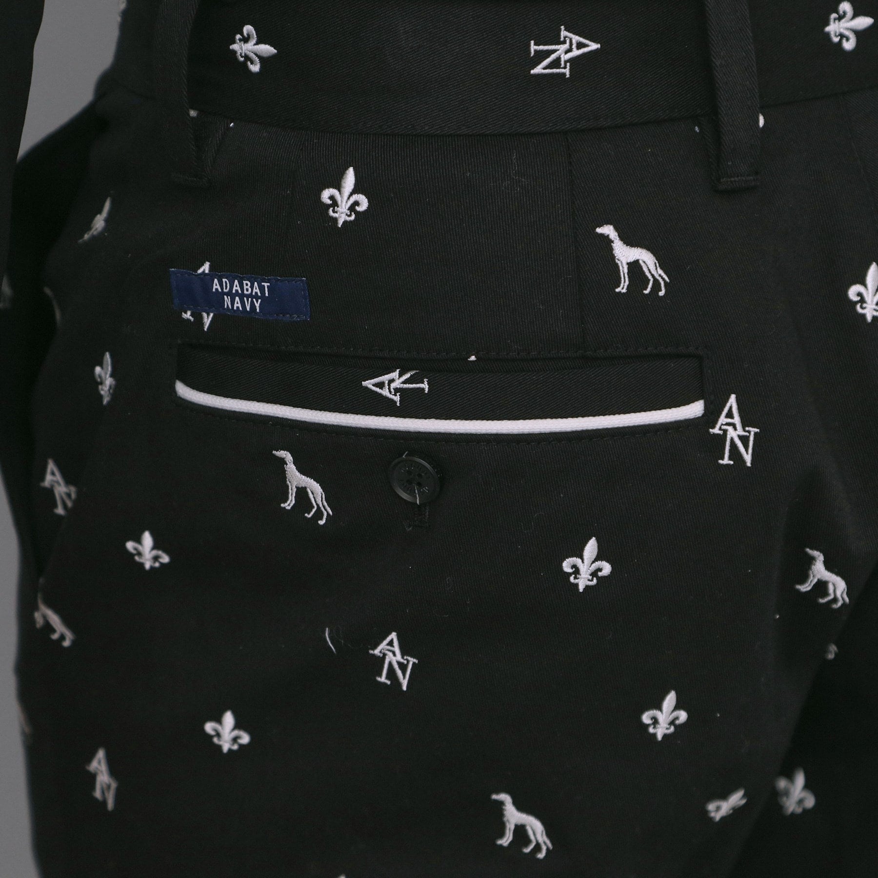 アダバット adabat 【新レーベル ADABAT NAVY】エンブロイダリーモノグラムクロップドパンツ (ブラック(019)) ブラック(019)