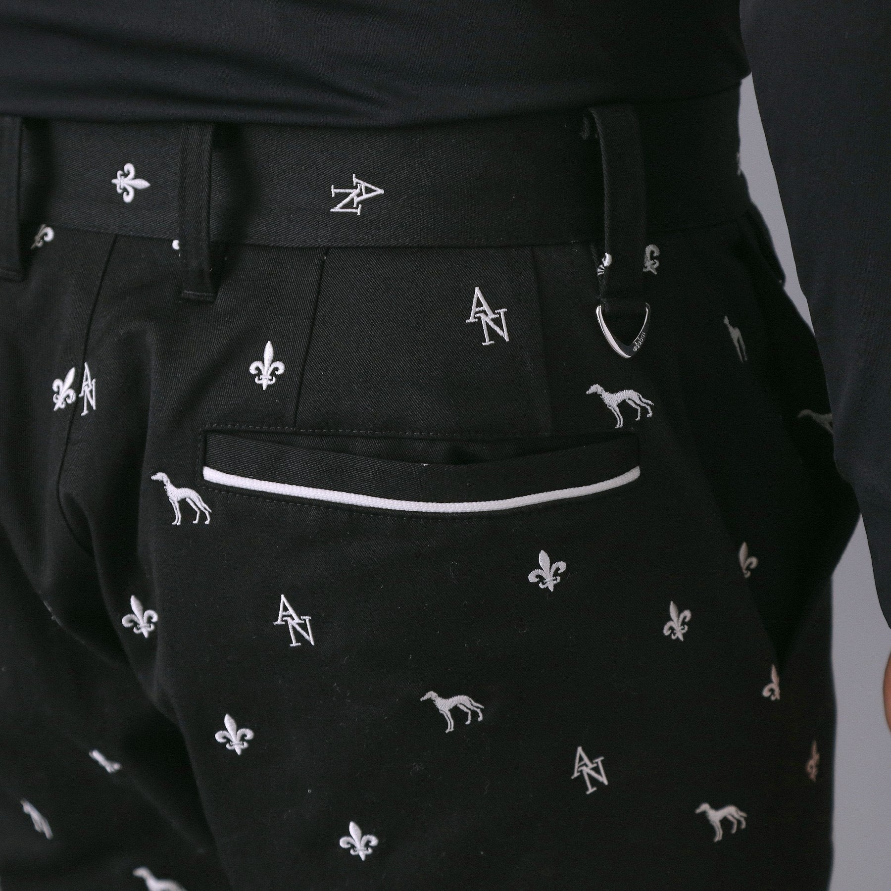 アダバット adabat 【新レーベル ADABAT NAVY】エンブロイダリーモノグラムクロップドパンツ (ブラック(019)) ブラック(019)