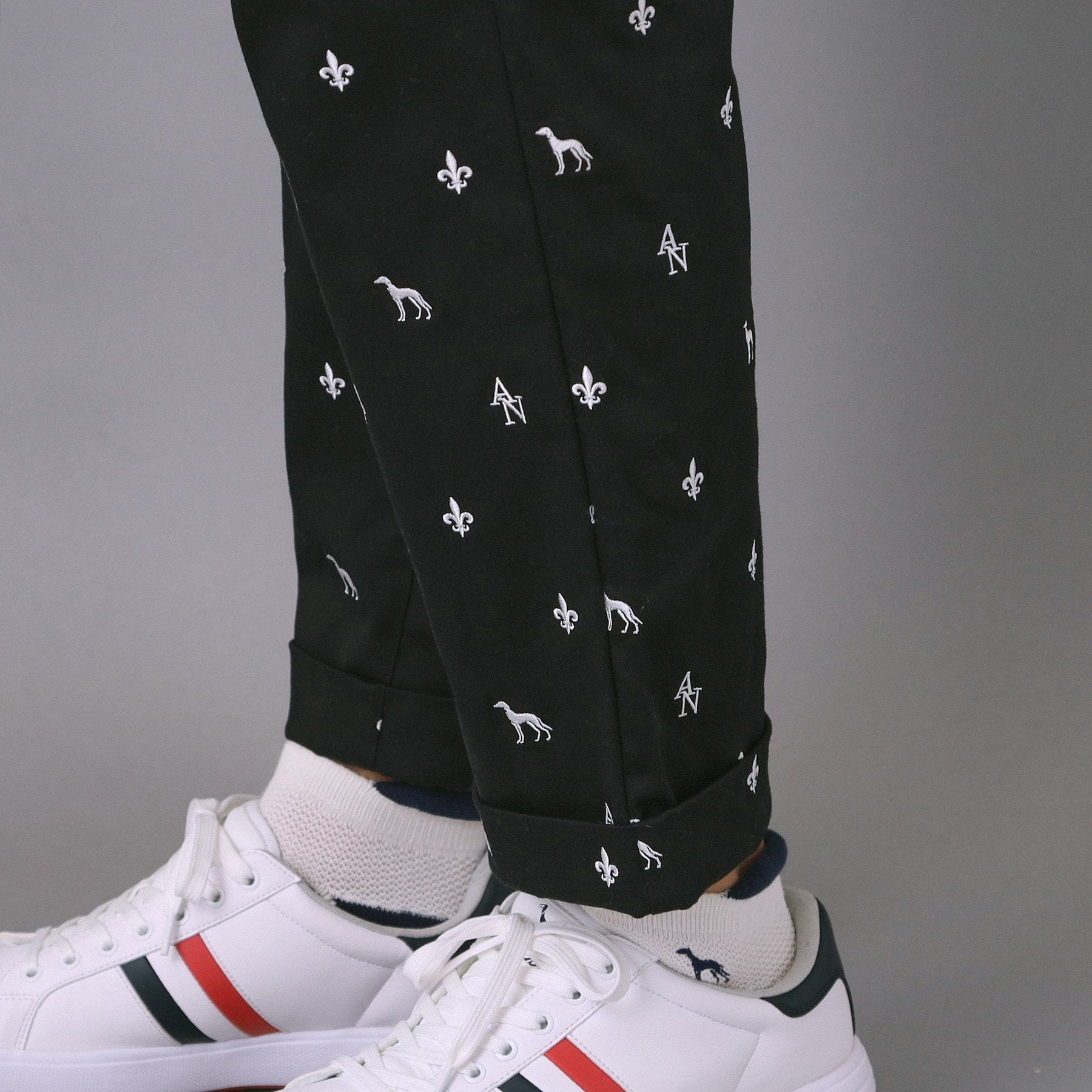 アダバット adabat 【新レーベル ADABAT NAVY】エンブロイダリーモノグラムクロップドパンツ (ブラック(019)) ブラック(019)