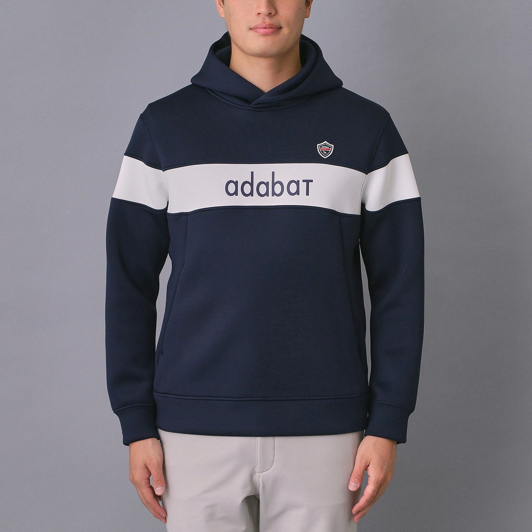アダバット adabat 【新レーベル ADABAT NAVY】ブロッキングラインロゴフーディー (グレー(012)) グレー(012)