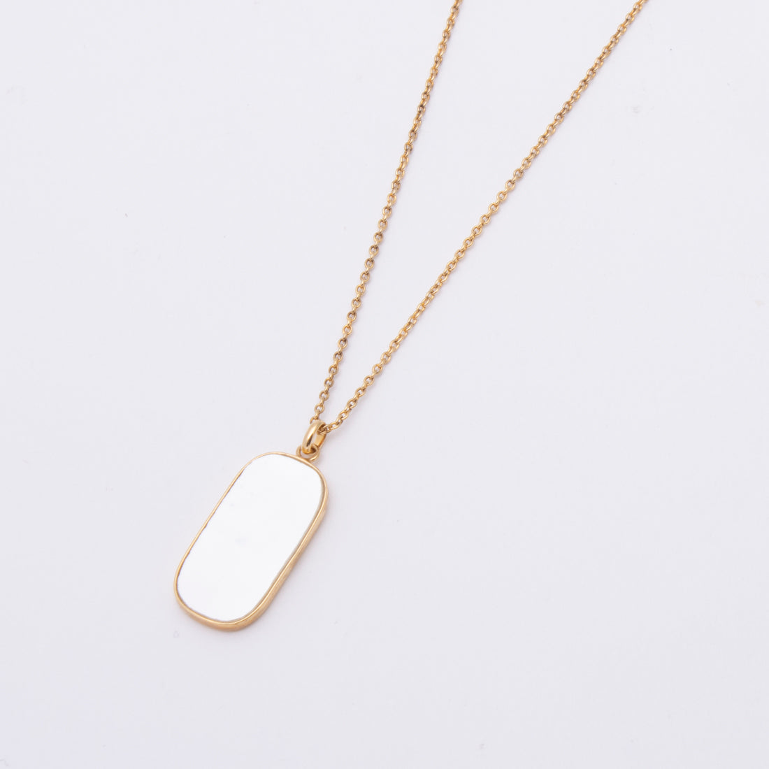 アガタ パリ AGATHA PARIS MOPAネックレス、オーバルペンダント、マザーオブパール/ゴールド (マザーオブパール/ゴールド) マザーオブパール/ゴールド