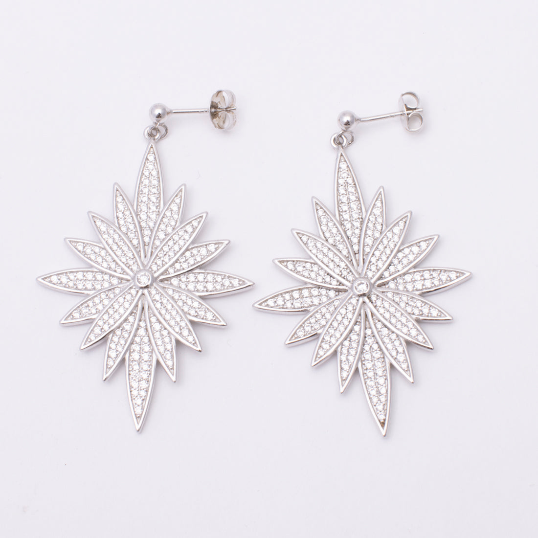 アガタ パリ AGATHA PARIS スターロングピアス、パヴェスター、クリスタル/シルバー (クリスタル/シルバー) クリスタル/シルバー