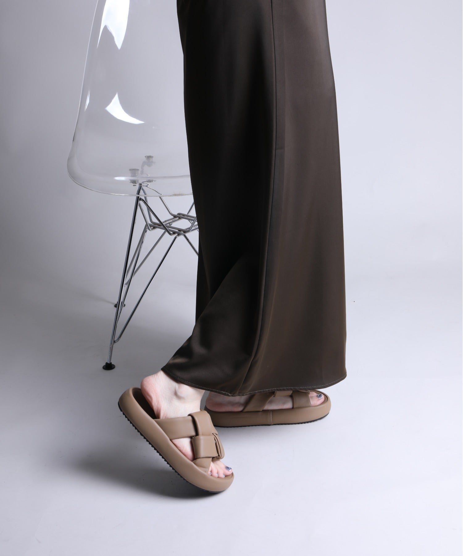 アイモハ aimoha 【shoes365】交差ストラップデザインサンダル (ベージュ) ベージュ