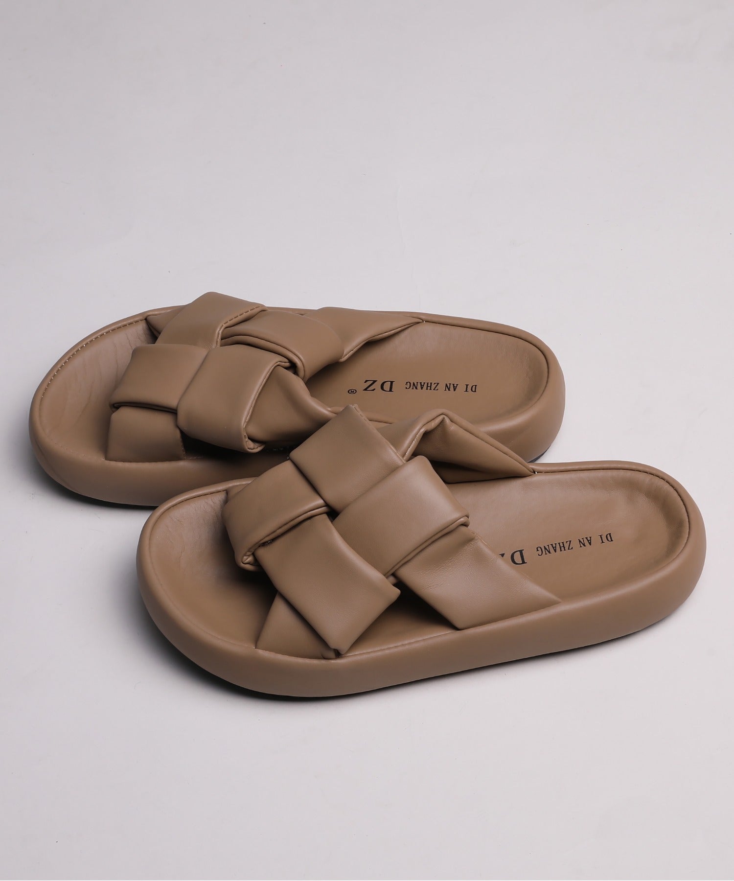 アイモハ aimoha 【shoes365】交差ストラップデザインサンダル (ベージュ) ベージュ