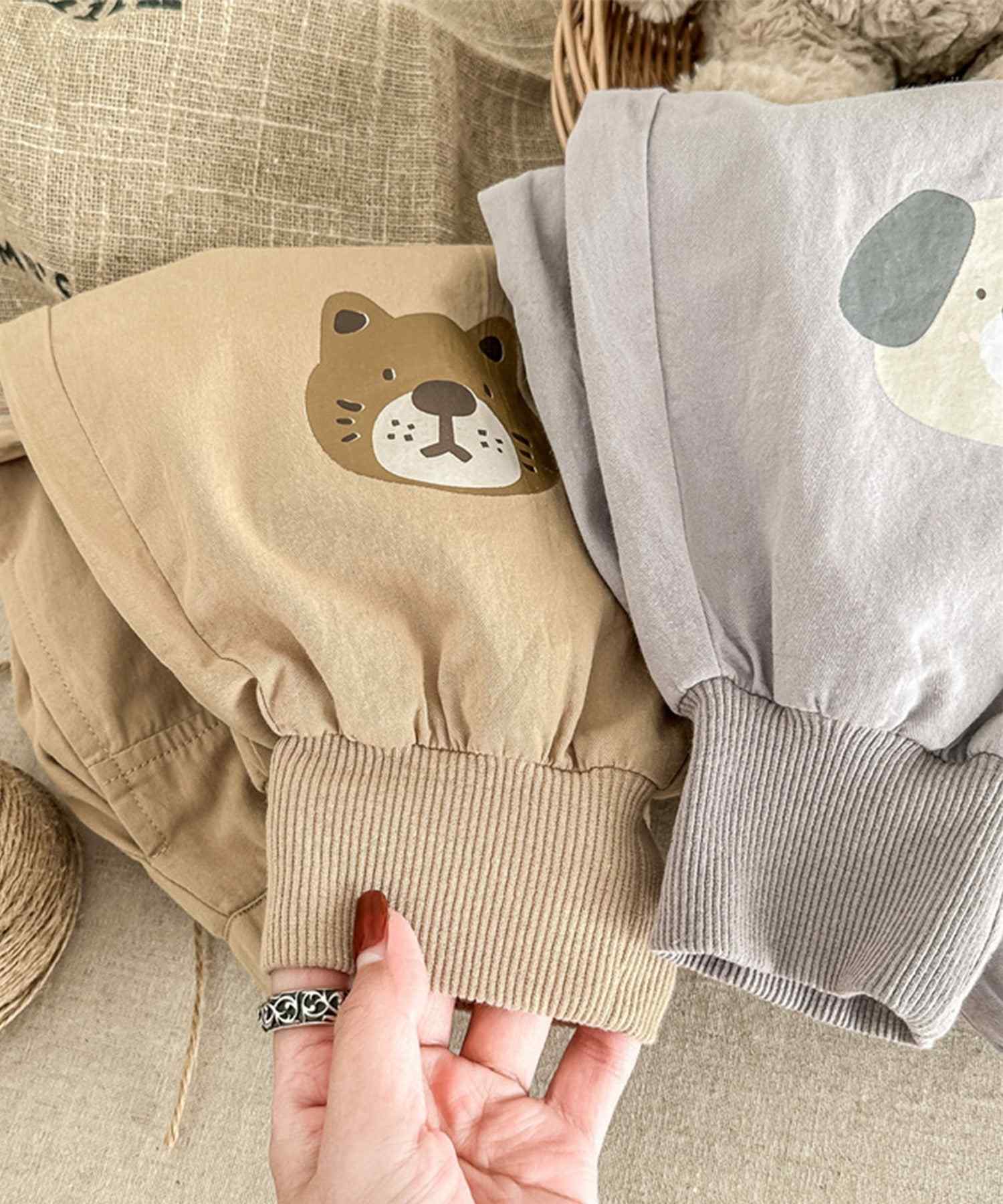 アイモハ aimoha 【aimohaーKIDSー】韓国子供服 可愛い猫ワッペンプリント裾絞りパンツ