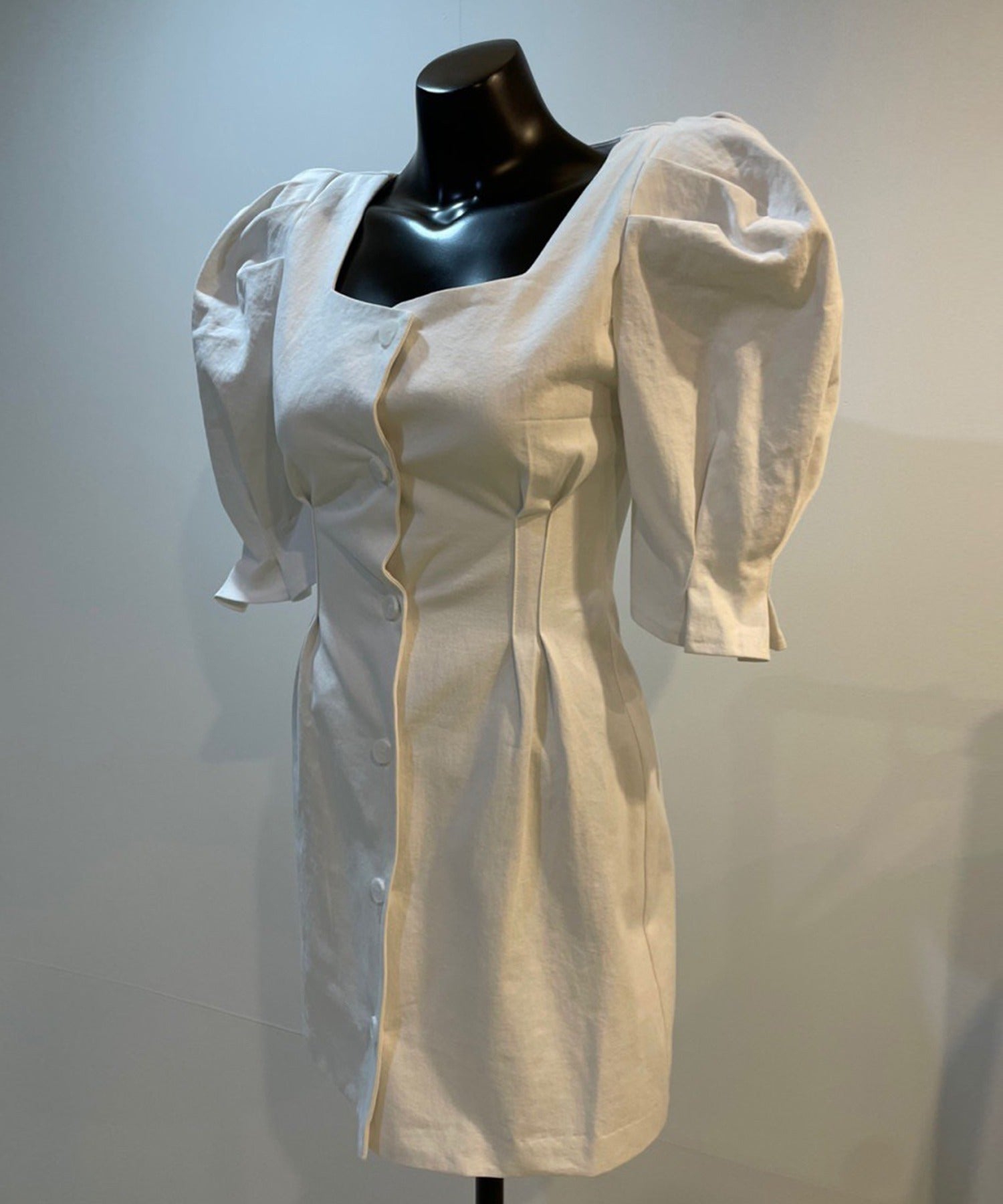 アイモハ aimoha 【Jasmine Grandiflorum】スクエアネックパワショルミニワンピース