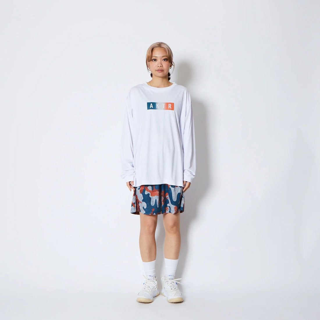 アクター AKTR フェード ボックス ロゴ ロングスリーブ スポーツ Tシャツ(FADE BOX LOGO L/S SPORTS TEE) (WH) WH